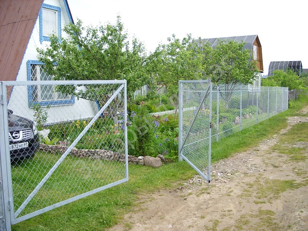 Технология установки забора из сетки рабицы